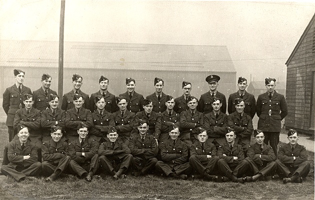 134 Photographer - PadVic Photographers, 78 Burton Rd., W. Didsbury, Manchester 20 (No.T28)