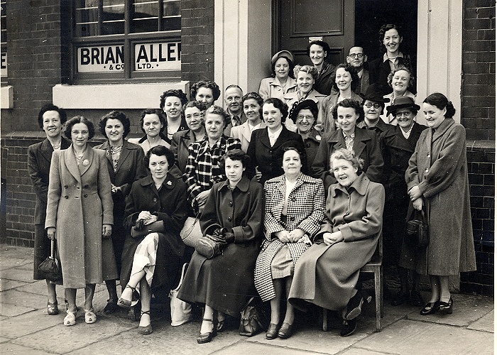 345 Photographer - Harold K.Jones, 1040 Ashton Old Road, HR. Openshaw