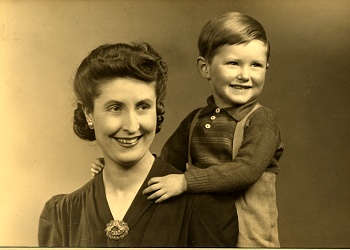 270 Photographer - Navana Ltd, 29 New Bond Street, London W1 (No.MF 14317)