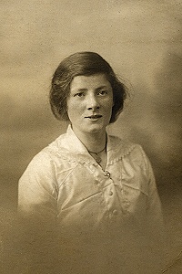 112 Photographer - D R Jones, 92 Market St, Manchester