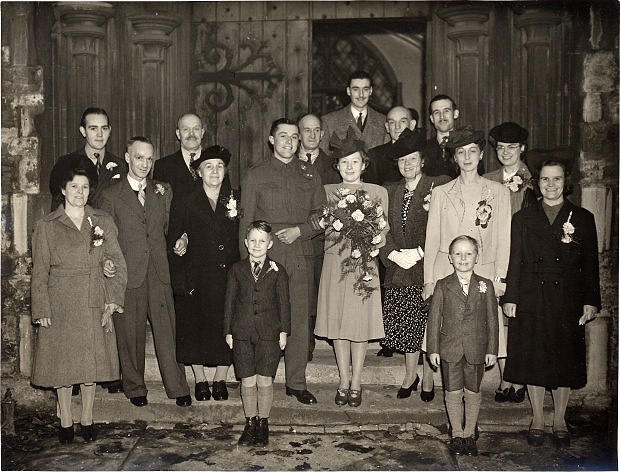 137 Photographer - Mobile Press Photos, 15 Gt Western Rd., W9 (No.1894/D)