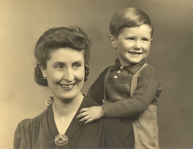 BFS177 : Photographer - Navana Ltd, 29 New Bond Street, London W1 (No. MF 14317)