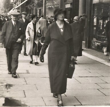 BFS133 : Walking Pictures